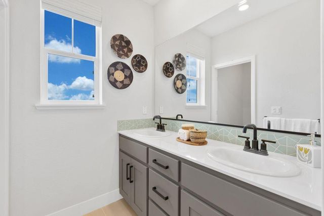 8427 Kyler Rd, Elk Grove, CA 95757