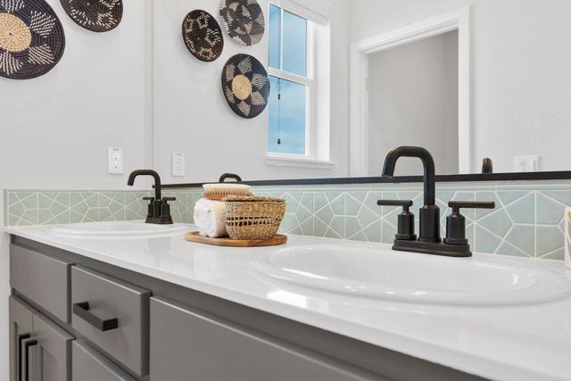 8427 Kyler Rd, Elk Grove, CA 95757