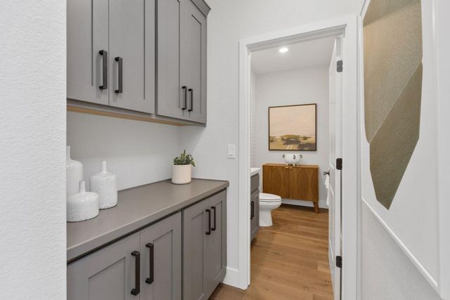 8427 Kyler Rd, Elk Grove, CA 95757