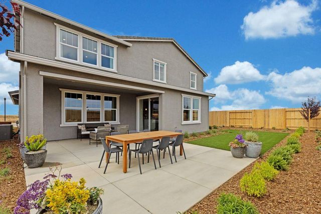 8427 Kyler Rd, Elk Grove, CA 95757