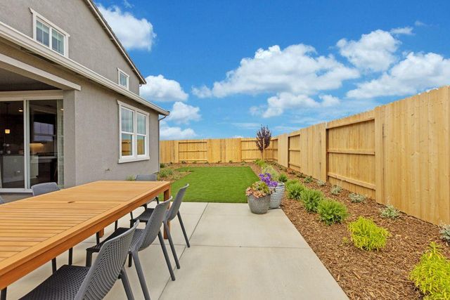 8427 Kyler Rd, Elk Grove, CA 95757