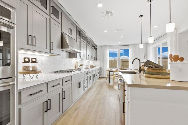8427 Kyler Rd, Elk Grove, CA 95757