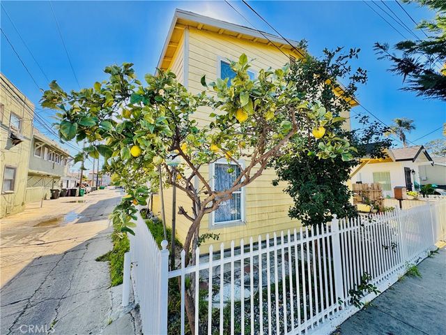 812 E 8th Street, Long Beach, CA 90813