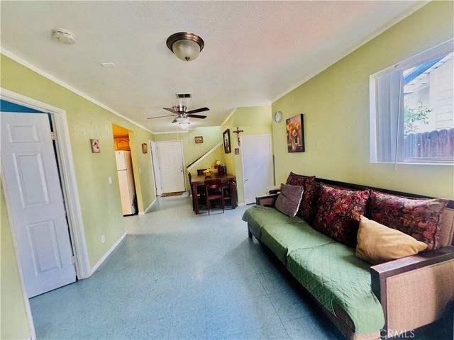 812 E 8th Street, Long Beach, CA 90813