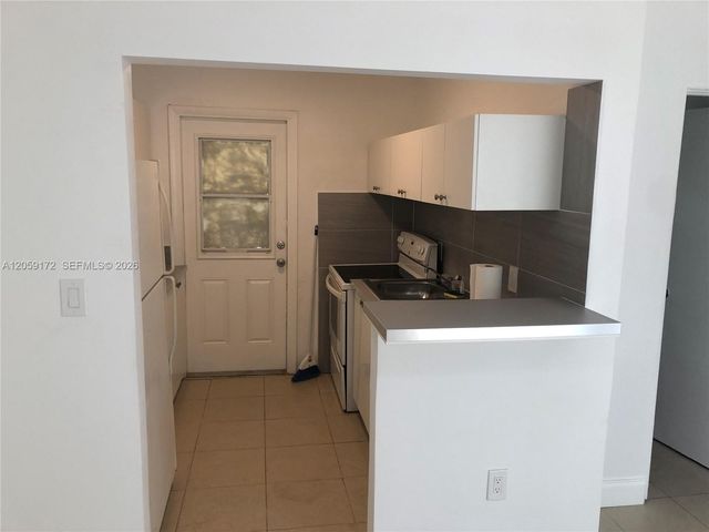 5647 Hayes St A, Hollywood, FL 33021