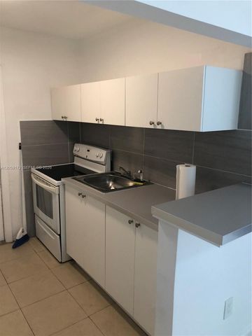 5647 Hayes St A, Hollywood, FL 33021