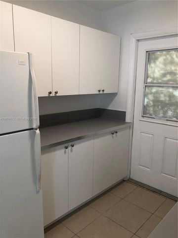 5647 Hayes St A, Hollywood, FL 33021