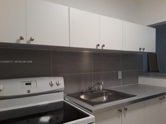 5647 Hayes St A, Hollywood, FL 33021