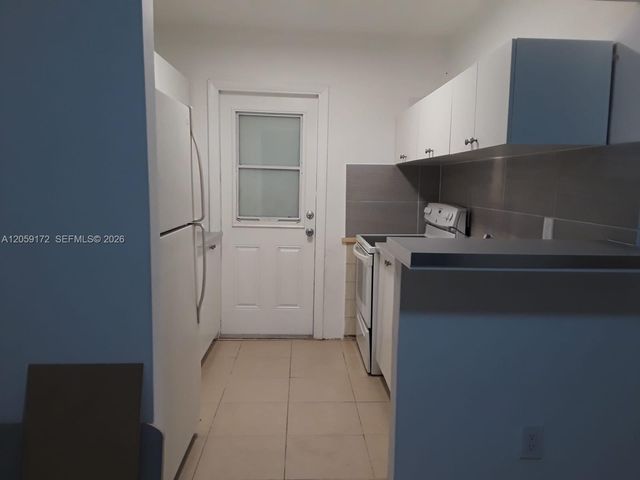 5647 Hayes St A, Hollywood, FL 33021