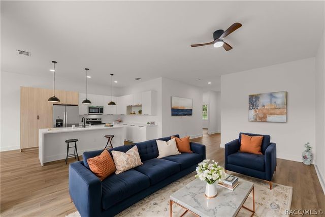 162 W Romany Loop, Beverly Hills, FL 34465