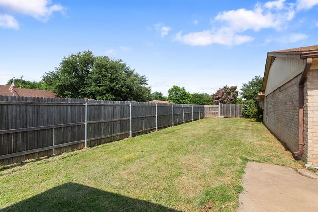 7200 Astoria Court, Watauga, TX 76148