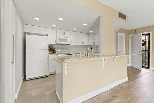 2025 SYLVESTER ROAD N202, Lakeland, FL 33803