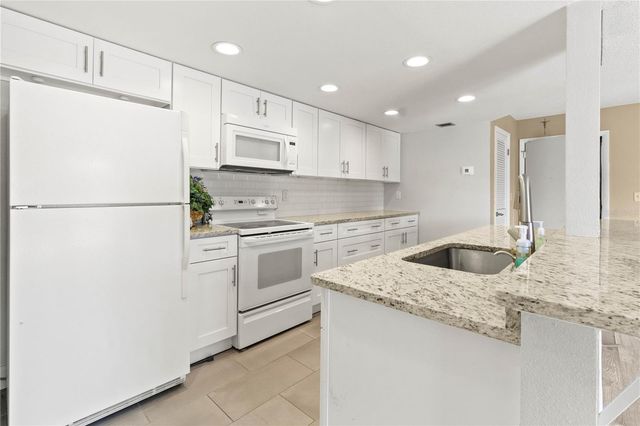 2025 SYLVESTER ROAD N202, Lakeland, FL 33803