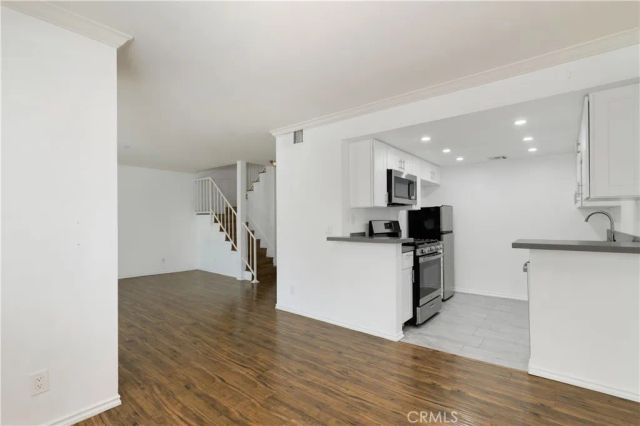 4511 Murietta Avenue 8, Sherman Oaks, CA 91423