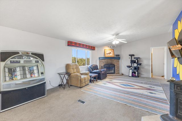 81 Nugent Road, Edgewood, NM 87015