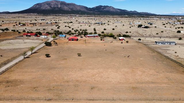 81 Nugent Road, Edgewood, NM 87015