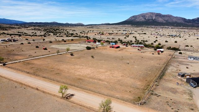 81 Nugent Road, Edgewood, NM 87015