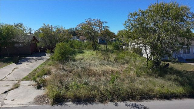 3609 S Saxet Dr, Corpus Christi, TX 78408