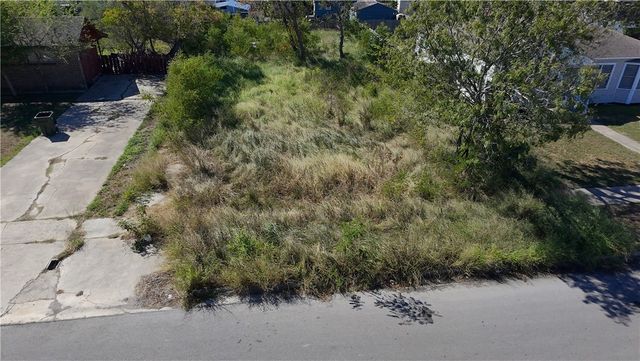 3609 S Saxet Dr, Corpus Christi, TX 78408