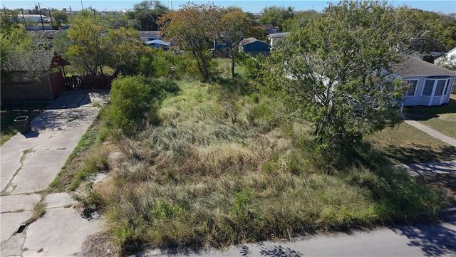 3609 S Saxet Dr, Corpus Christi, TX 78408