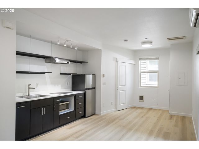 4315 Se DIVISION St A, Portland, OR 97206