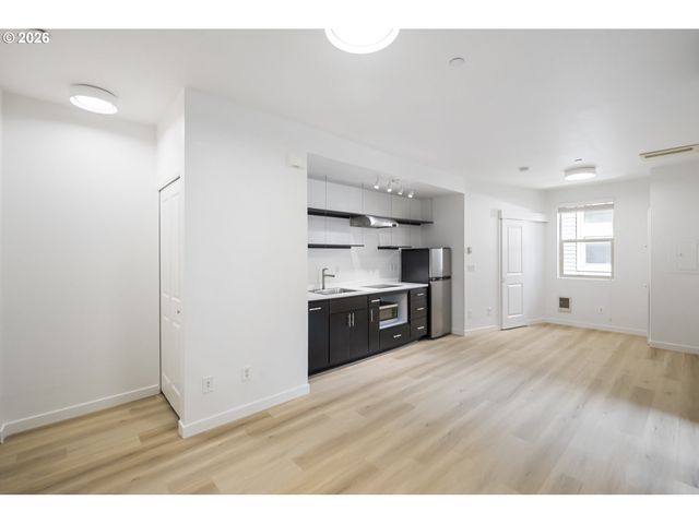 4315 Se DIVISION St A, Portland, OR 97206