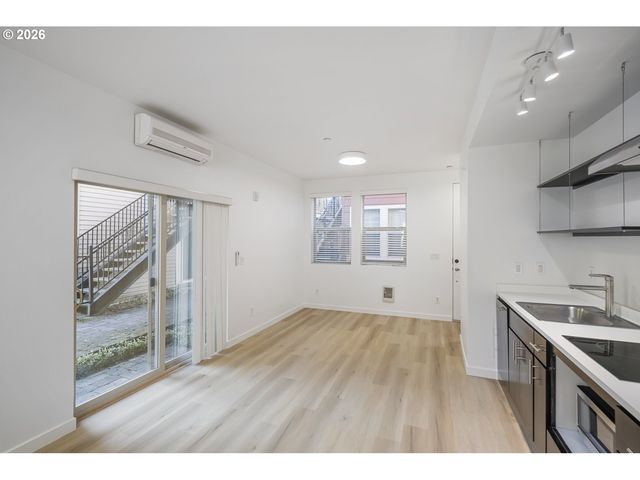 4315 Se DIVISION St A, Portland, OR 97206