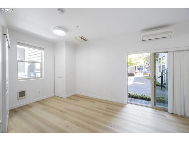 4315 Se DIVISION St A, Portland, OR 97206