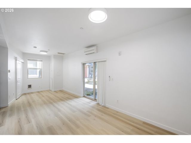 4315 Se DIVISION St A, Portland, OR 97206