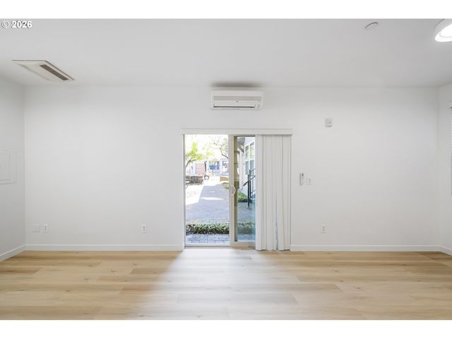 4315 Se DIVISION St A, Portland, OR 97206