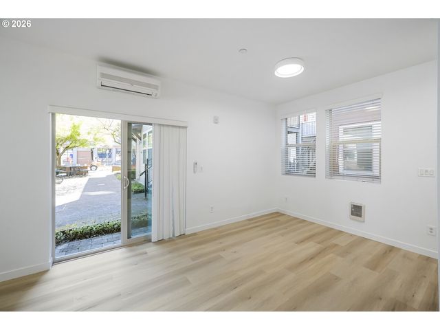 4315 Se DIVISION St A, Portland, OR 97206