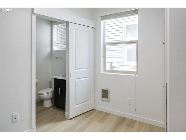 4315 Se DIVISION St A, Portland, OR 97206