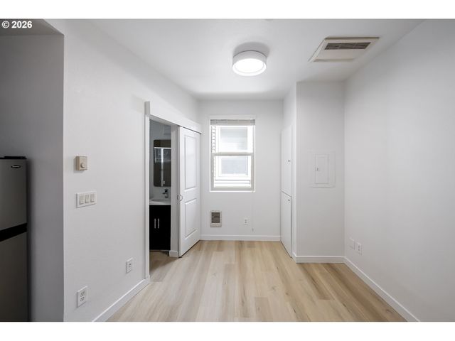 4315 Se DIVISION St A, Portland, OR 97206