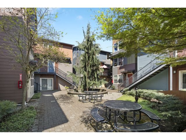 4315 Se DIVISION St A, Portland, OR 97206