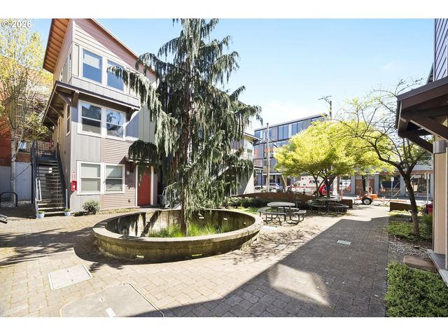 4315 Se DIVISION St A, Portland, OR 97206