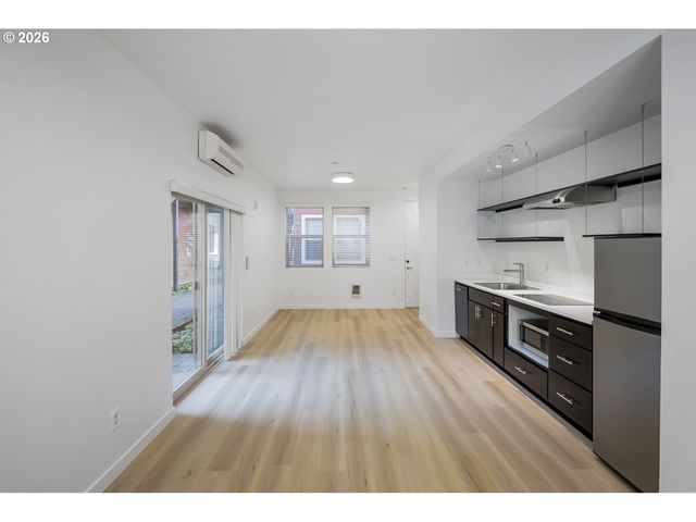 4315 Se DIVISION St A, Portland, OR 97206