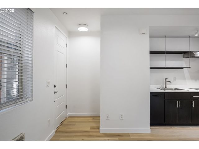 4315 Se DIVISION St A, Portland, OR 97206