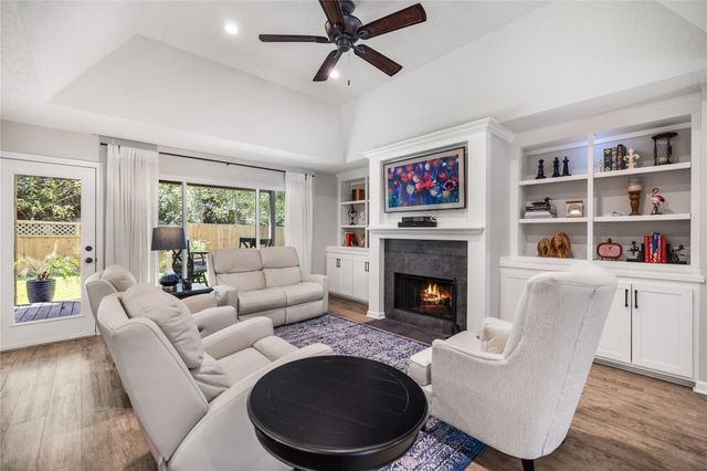 165 Lakeside Drive, Montgomery, TX 77356