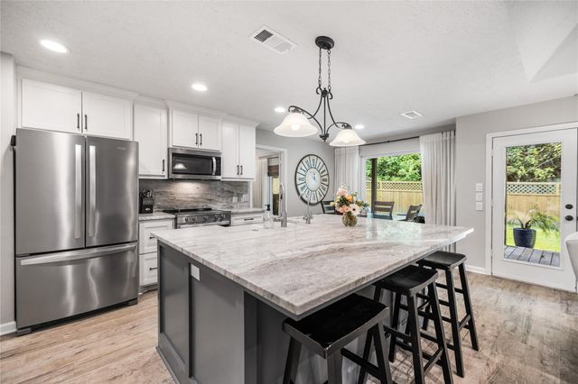 165 Lakeside Drive, Montgomery, TX 77356
