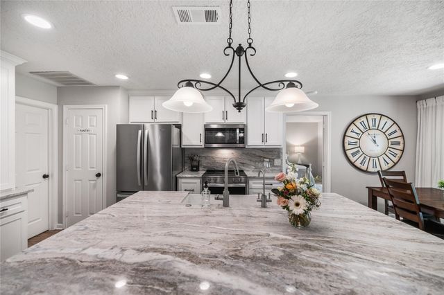 165 Lakeside Drive, Montgomery, TX 77356