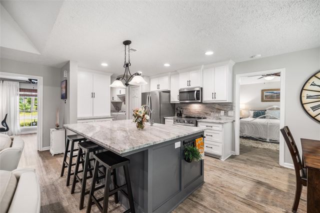 165 Lakeside Drive, Montgomery, TX 77356