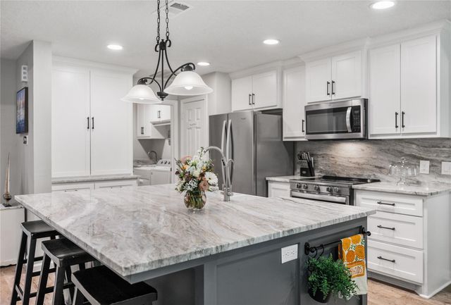 165 Lakeside Drive, Montgomery, TX 77356