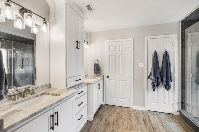 165 Lakeside Drive, Montgomery, TX 77356