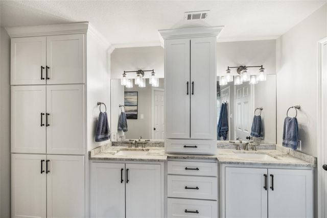 165 Lakeside Drive, Montgomery, TX 77356