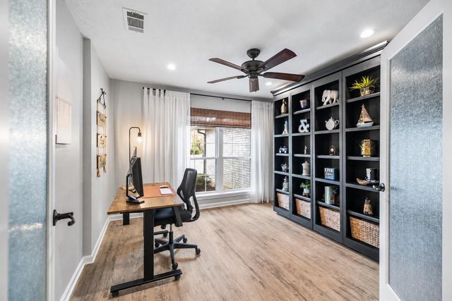 165 Lakeside Drive, Montgomery, TX 77356