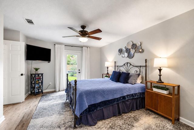 165 Lakeside Drive, Montgomery, TX 77356
