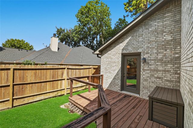 165 Lakeside Drive, Montgomery, TX 77356