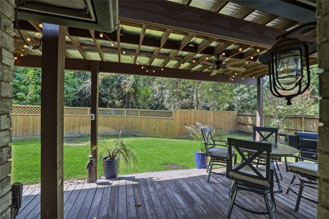 165 Lakeside Drive, Montgomery, TX 77356