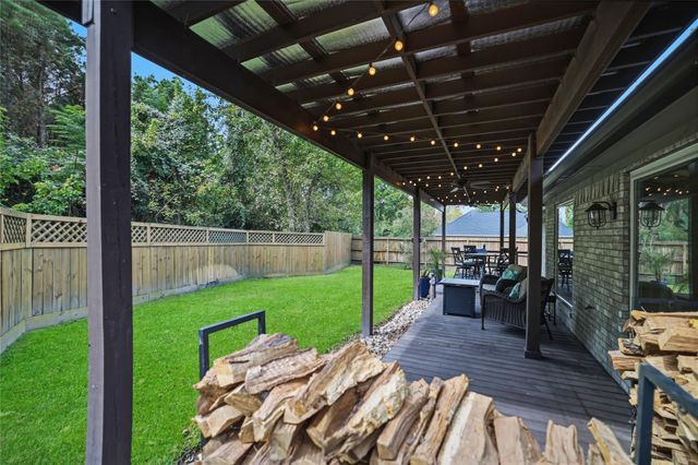 165 Lakeside Drive, Montgomery, TX 77356