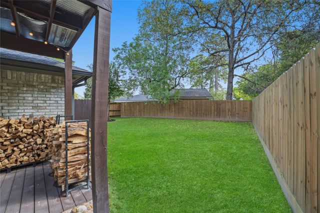 165 Lakeside Drive, Montgomery, TX 77356